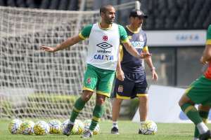 Série B: No Vasco, Julio Cesar defende Riascos e pede volta do atacante