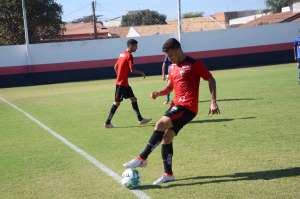 Série B: Lateral-esquerdo analisa sua estreia na derrota do Atlético-GO