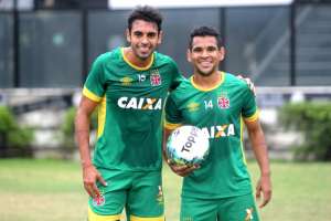 Série B: Junior Dutra e Éderson treinam no Vasco e comemoram seus retornos ao Brasil