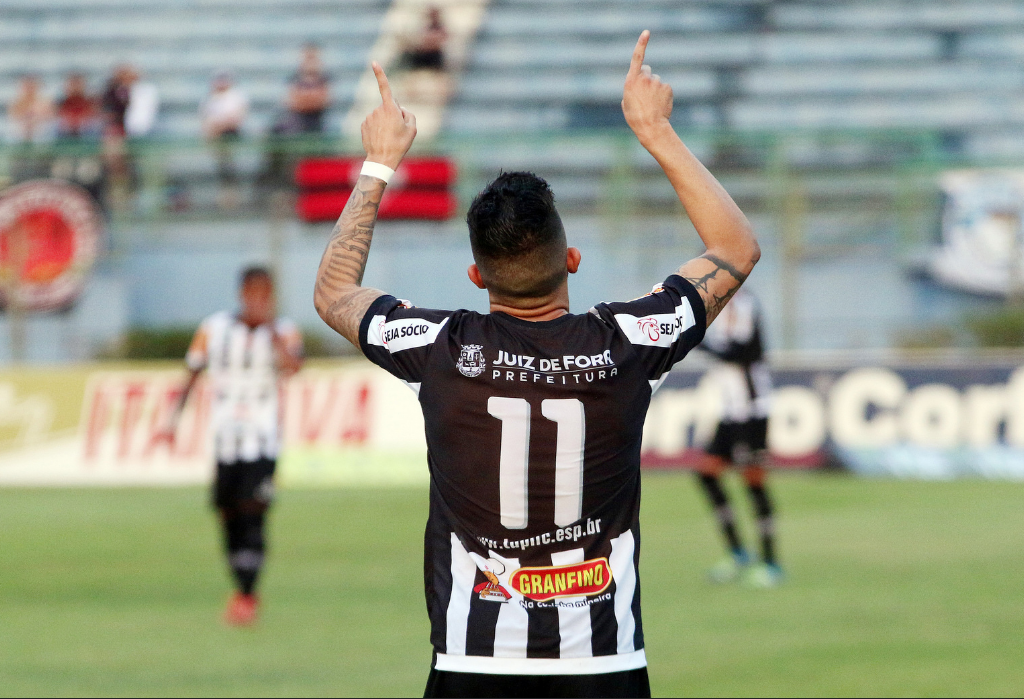Jonathan deixou o seu na vitória do Tupi