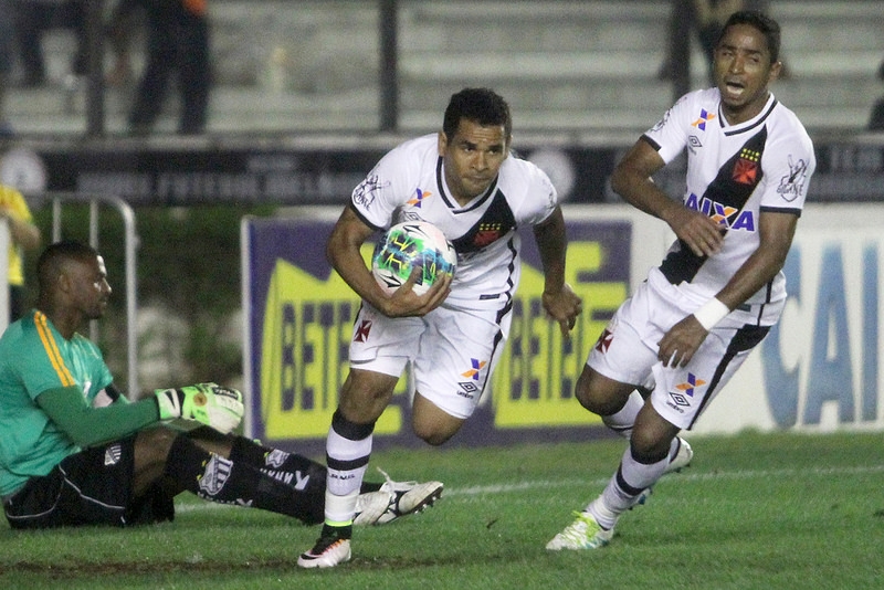 Éderson estreou fazendo gol pelo Vasco da Gama