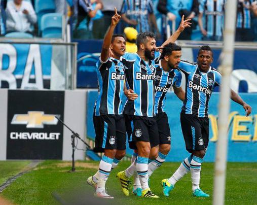 Douglas marcou para o grêmio em cima do São Paulo