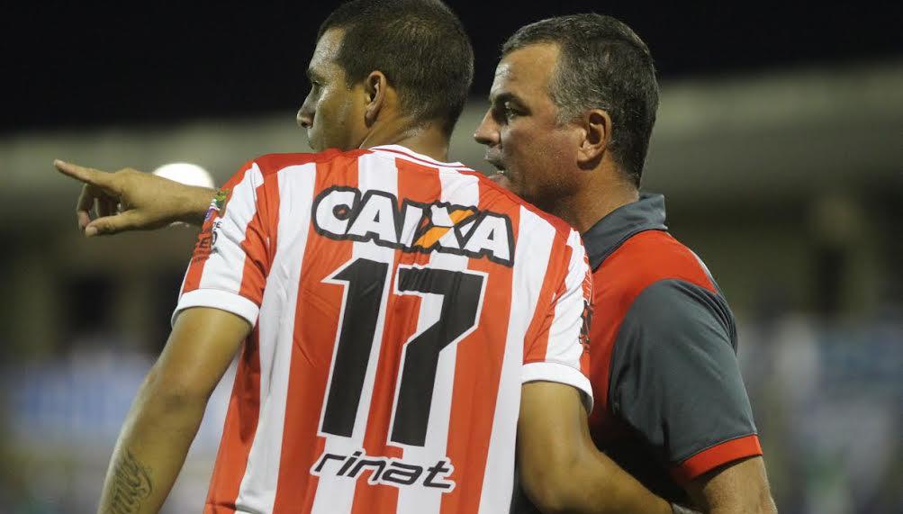 Mazola Júnior critica arbitragem, mas valoriza ponto conquistado pelo CRB