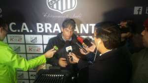 Bragantino fica no Rio, troca o 