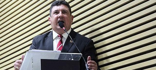 Arthur Alves Júnior, presidente do SAFESP, cobrou explicações do TJD sobre acusações de João Telê, técnico do Guaratinguetá; - Divulgação