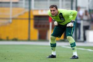 Pretendido pela Ponte Preta, goleiro pode finalmente deixar o Goiás