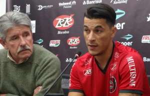 Série B: Apesar de ter sido regularizado, Jonatas Belusso não é relacionado no Brasil
