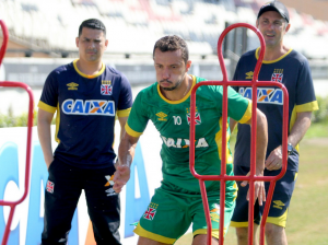 Série B: Nenê treina no campo, mas ainda é dúvida no Vasco