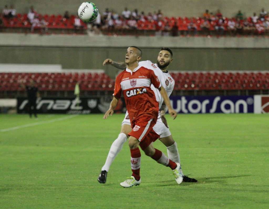 CRB saiu na frente, mas vacilou demais na defesa e sofreu a virada do Brasil de Pelotas - Carlos Insaurriaga/Brasil de Pelotas