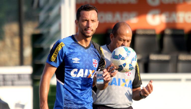 Nenê treina e pode reforçar o Vasco contra o Ceará