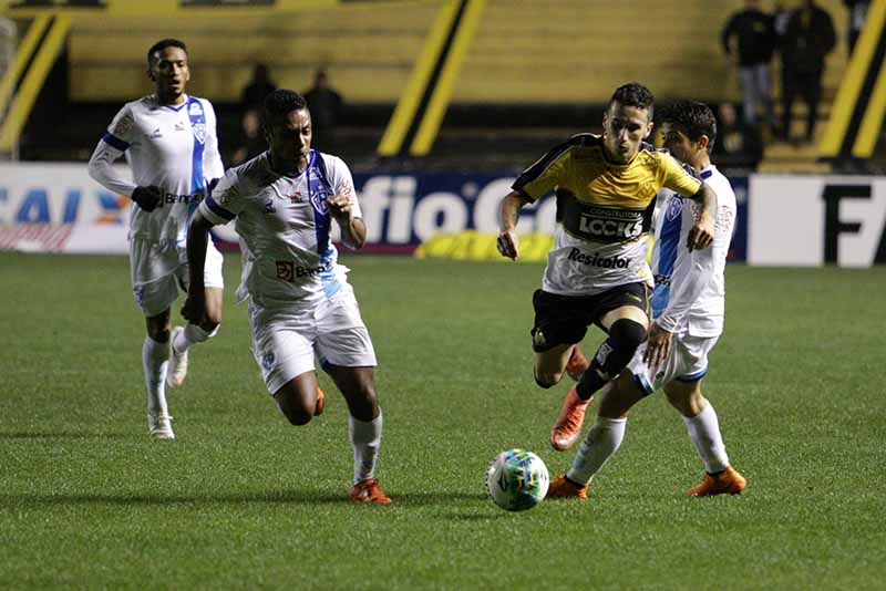 O Criciúma foi batido pelo Paysandu e conheceu sua primeira derrota no Heriberto Hülse