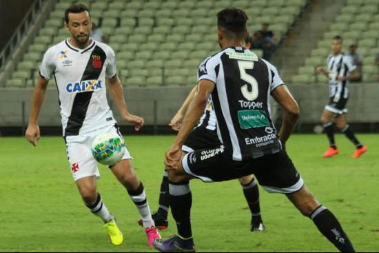 Nenê em ação pelo Vasco contra o Ceará (Foto: Carlos Gregório Jr / Vasco) 