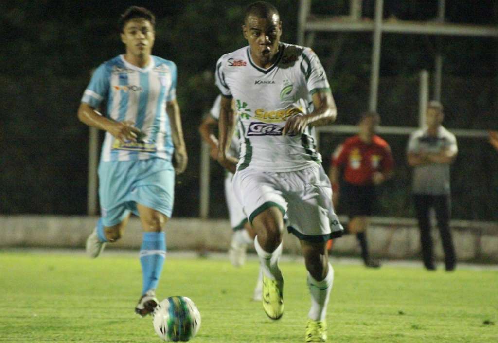 O lateral-direito Régis Souza deixou o Luverdense para defender o Guarani na Série C