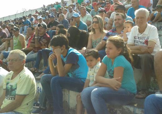 Futebol do Interior ganha mais charme com a presença de mulheres e crianças