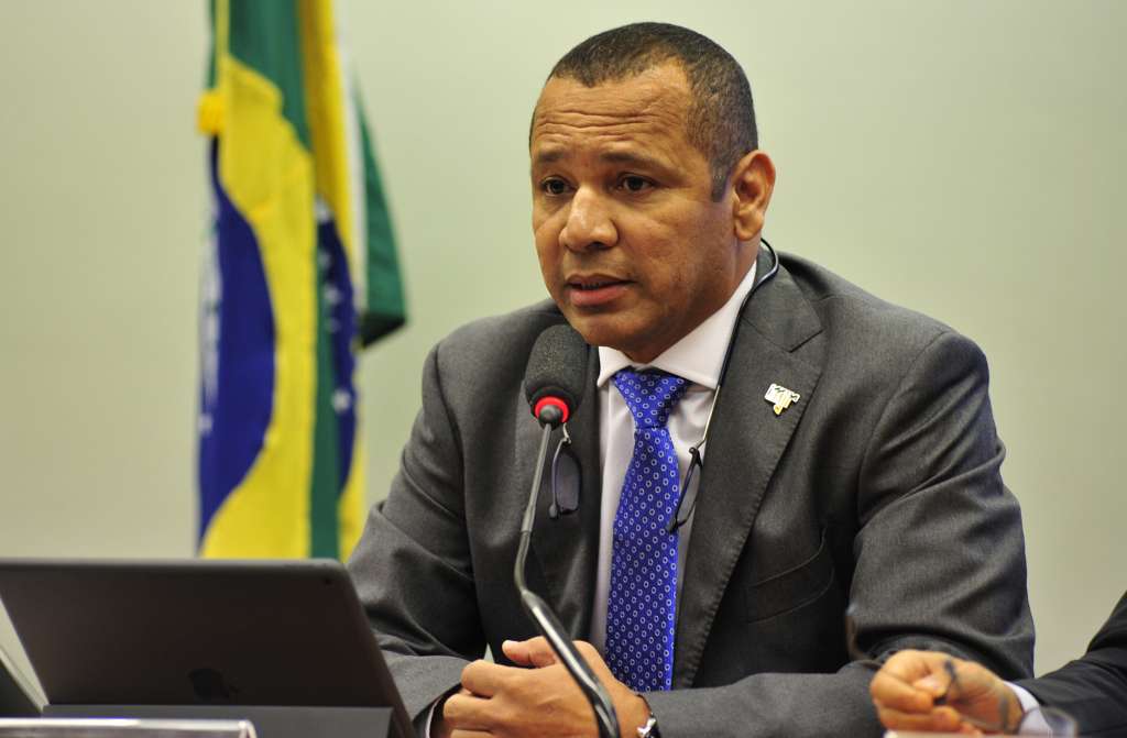 Pai de Neymar prestou depoimento na CPI da Máfia do Futebol