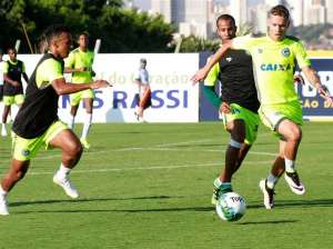 Série B: Léo Condé quebra a cabeça para montar o ataque do Goiás