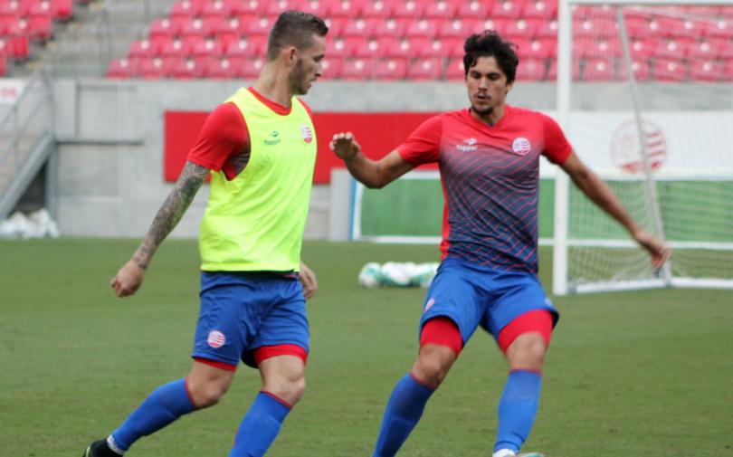 Igor Rabello e Léo Pereira disputam vaga na zaga do Náutico