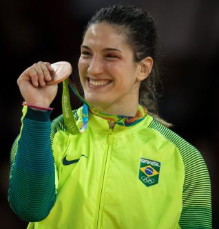 Mayra Aguiar conquista medalha de bronze para o Brasil no judô