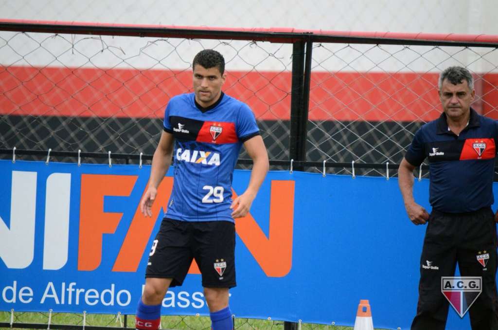 Ednei rescindiu contrato com o Atlético-GO na última quinta-feira e é o novo reforço do Goiás