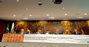 FENAPAF participa no Paraná de mesa-redonda que discute Lei Geral do Futebol