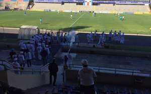 Série B: Torcida organizada do Paraná invade jogo-treino e cobra jogadores