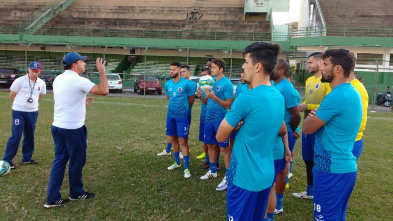 Paraná treina forte visando confronto contra o Brasil-RS