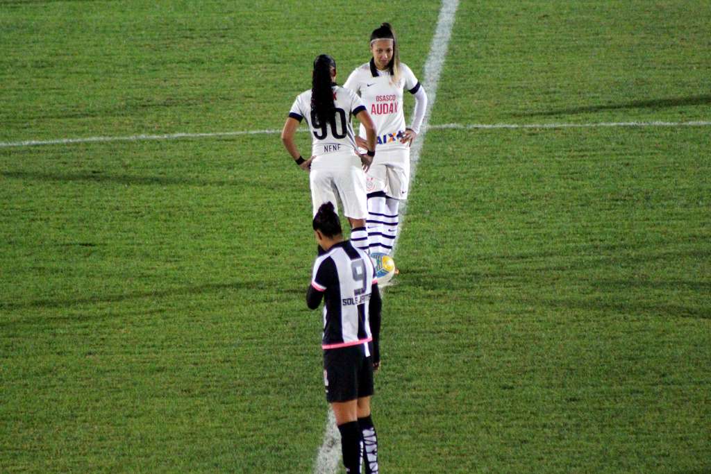 As equipes entraram em campo pelo primeiro jogo da semifinal e empataram por 1 a 1 - Foto: Gabriela Montesano/Osasco Audax