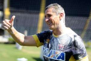 Com direito a ovadas, Jorginho comemora aniversário e completa um ano de Vasco
