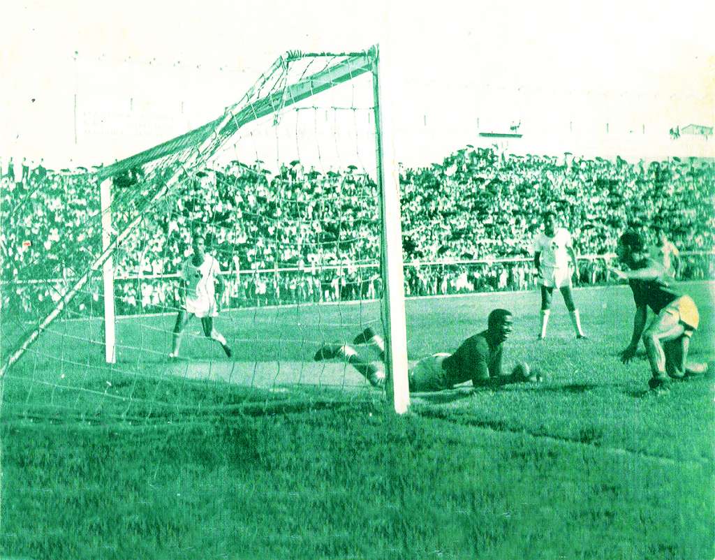 Gol de Guanxuma no estádio Moisés Lucarelli (Foto: Acervo XV de Jaú)