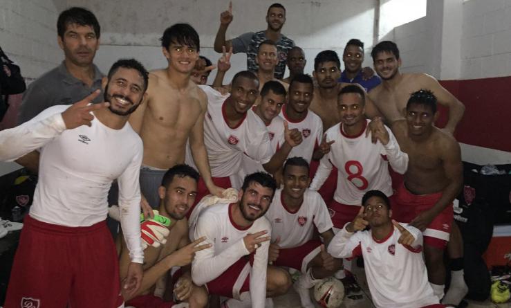 Desportivo também festejou nos vestiários a classificação antecipada para a terceira fase