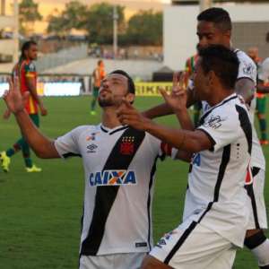 SÉRIE B: Ponteiros queimam gordura e Goiás empurra Bragantino para zona de degola