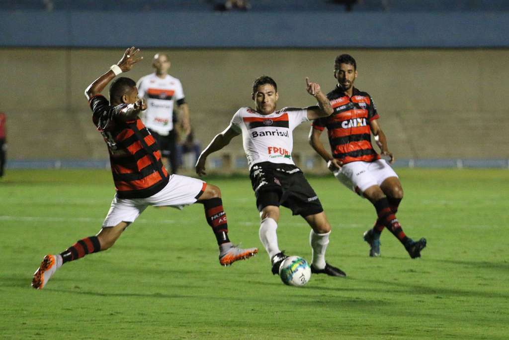 No primeiro turno, o Atlético-GO levou a melhor sobre o Brasil de Pelotas