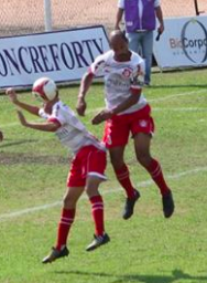 Zagueiro Carlão fez o seu segundo gol de cabeça na competição.