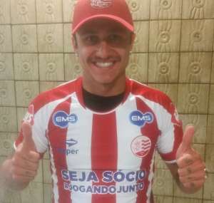 Afastado do Atlético-PR, Vinícius, ex-meia do Fluminense, acerta com Náutico na Série B
