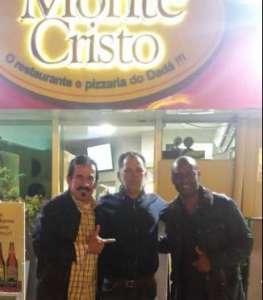 Flávio Conceição esteve na Pizzaria do Dadá ao lado de Guina Paiva e de Zenon