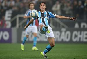 ELIMINATÓRIAS:  Tite corta Rodrigo Caio por lesão e chama gaúcho Geromel para a seleção