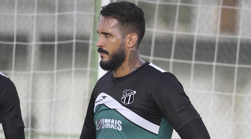Em recuperação no Ceará, Douglas espera retornar aos gramados nas próximas semanas