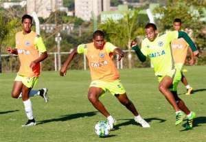 Goiás x Criciúma – Ainda sem Walter, Verdão quer seguir fugindo da degola