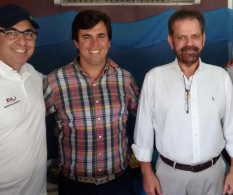 Márcio Legal, presidente da Inter, entre Ferraz (esquerda) e presidente da FPF, Reinaldo Carneiro Bastos