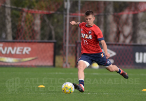 João Pedro destaca aprendizado com Paulo Autuori no Atlético-PR