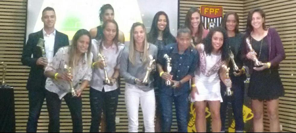 O treinador e as 11 melhores do campeonato foram premiados nesta quinta-feira