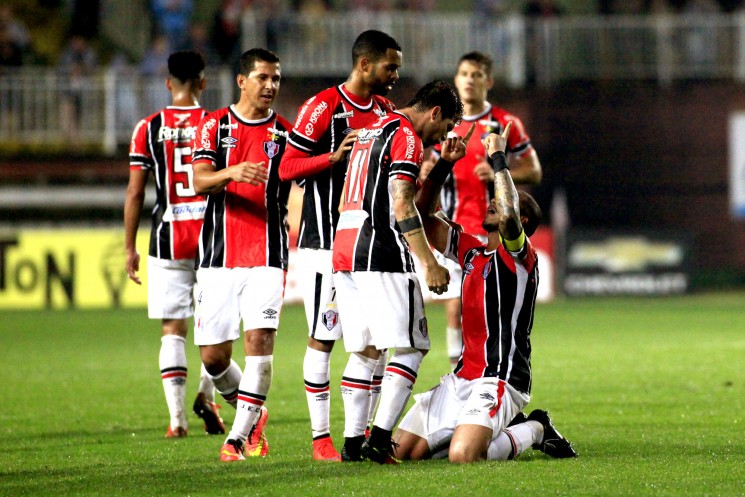 Sem perder há três jogos, Joinville não deixa a zona de rebaixamento mesmo com a vitória