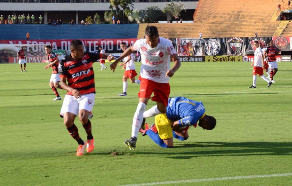 Apesar dos dois times terem acertado a trave, o clássico ficou devendo em emoção