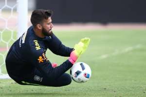 Alisson revela pacto do setor defensivo da seleção antes de vitória em Quito