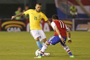 Eliminatórias: Tite deve confirmar Daniel Alves como capitão contra a Colômbia