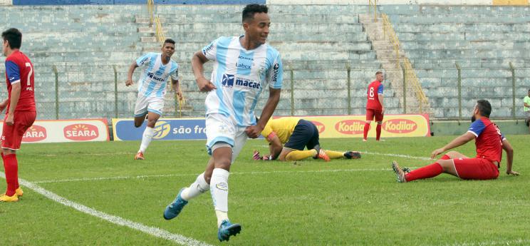Macaé fez 3 a 0 e deixou jogadores do Guará literalmente caídos no gramado de Sertãozinho