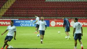 Eliminatórias: Sem Messi, Argentina pega lanterna Venezuela para seguir líder