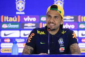 Eliminatórias: Há dez anos na Seleção, Daniel Alves exibe orgulho: 'Sempre muito especial'