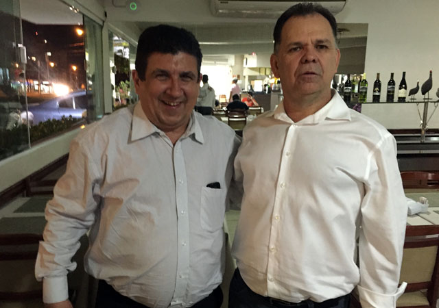 Arthur Alves Júnior, presidente do SAFESP, e Dadá, proprietário da Pizzaria Monte Cristo - SAFESP - Divulgação