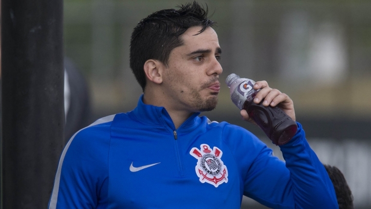 Fagner se reapresenta com problema intestinal e desfalca Corinthians contra Sport